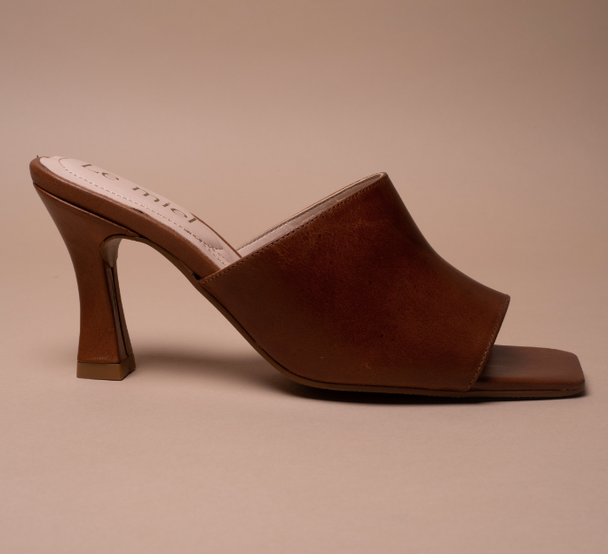 Femme Fatale Camel